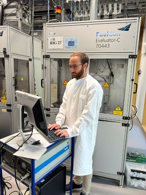3D-printing of self-supporting monolithic solid-oxide cells (SOCs)